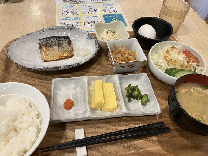 宿の朝ごはんです 