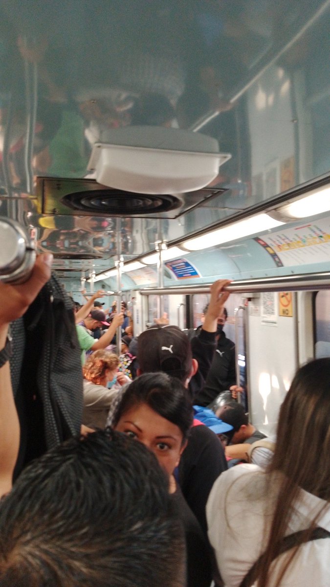 leuname06's tweet photo. @MetroCDMX Seguimos detenidos y tan fácil dicen baje se del vagon https://t.co/NwI1HyxIxh
