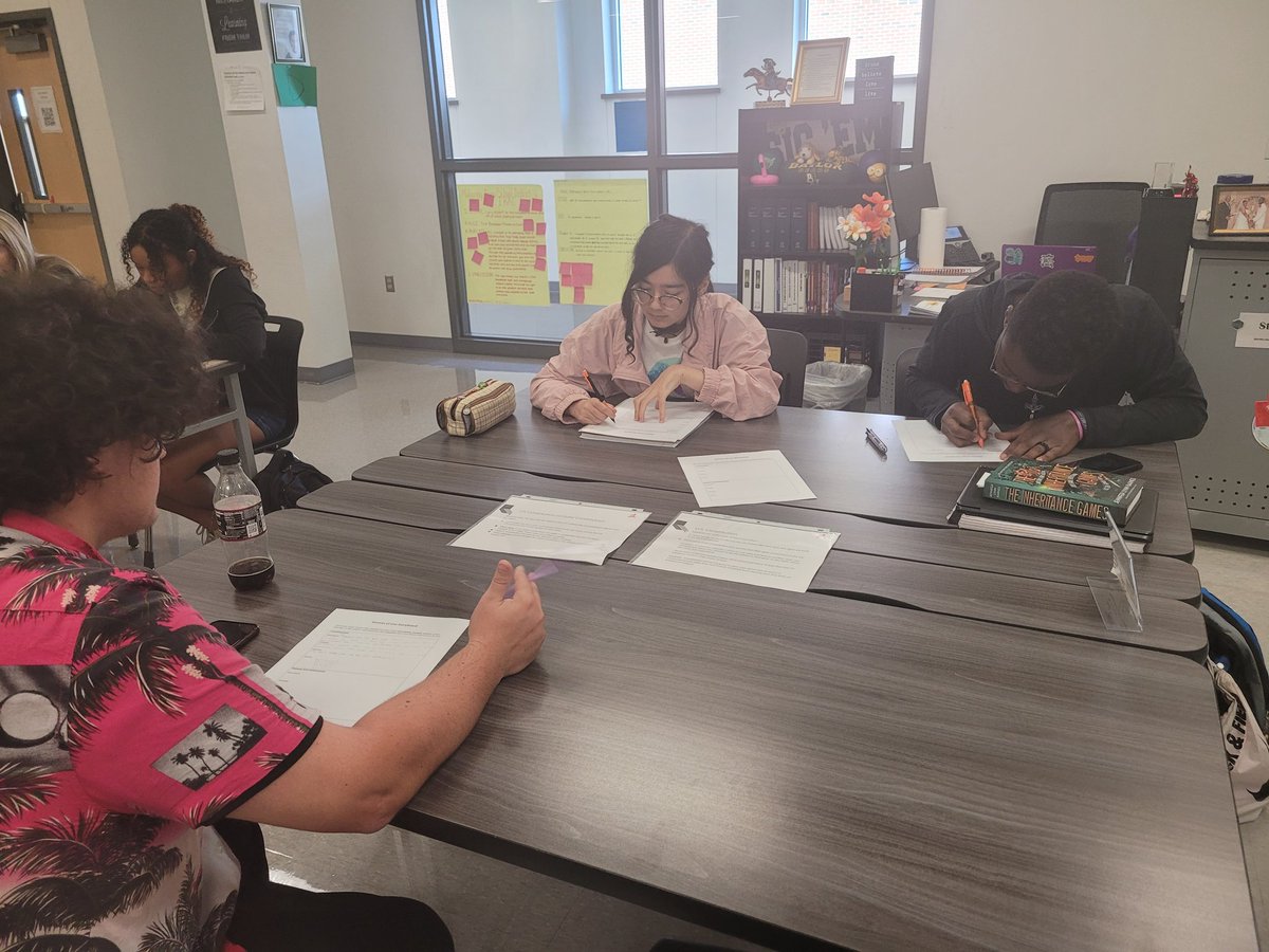 KCAL_Law's tweet photo. Legal Research and Writing students engaged in a jigsaw activity to teach each other about sources of law. The AVID Storyboard graphic organizers turned out great! #CTEinKISD https://t.co/gHdWDIc0Sw