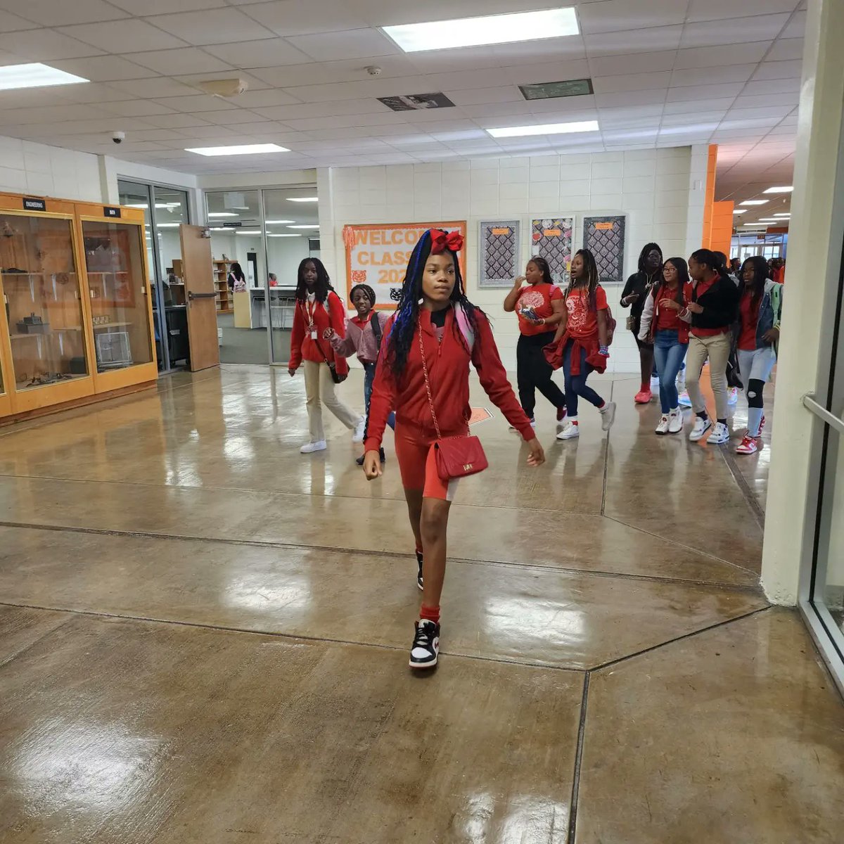 GWCLISD's tweet photo. Our students and staff painted the school red today. We are REDy for Higher Education. 

We have enjoyed celebrating the importance of Higher Education during #CollegeGoGetItWeek2022 #TigerUp @LancasterISD https://t.co/Tyub7SnMaN