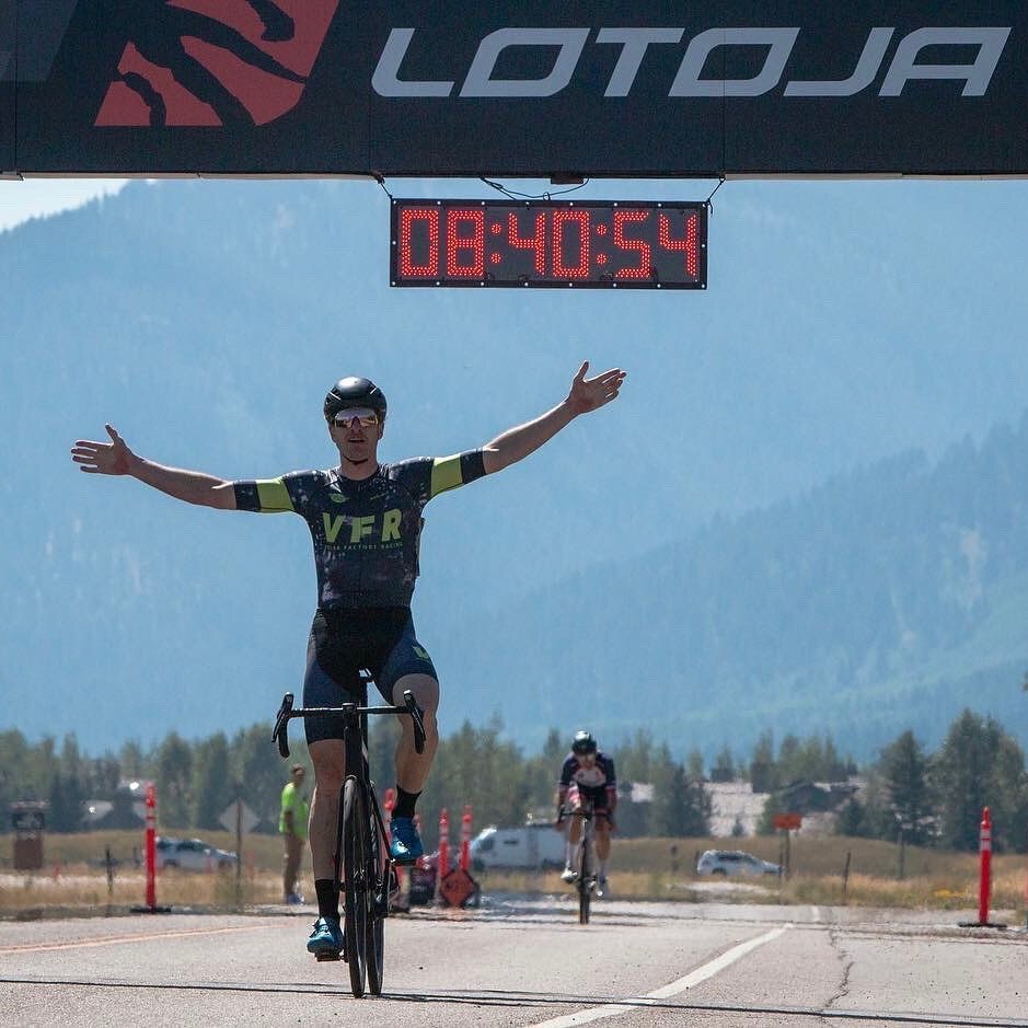 volerracing's tweet image. @johnborstelmann WINS after an epic 200 miles at LoToJa. Nice work, John. 💪

📸: @jhnewsandguide and @ilciclistadac instagr.am/p/Ci3jaytvGD4/
