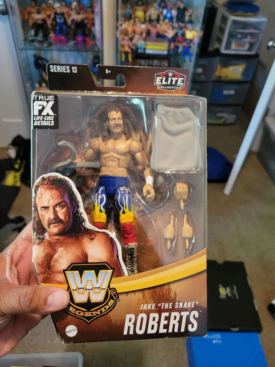 Hank503's tweet photo. $7 Elite Legends Series 13/14 at Goodwill!! #FigLife #FigureFriday @FullyPoseable #BootlegClub https://t.co/MNi4y3z9lp