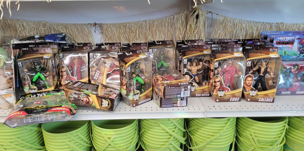 Hank503's tweet photo. $7 Elite Legends Series 13/14 at Goodwill!! #FigLife #FigureFriday @FullyPoseable #BootlegClub https://t.co/MNi4y3z9lp
