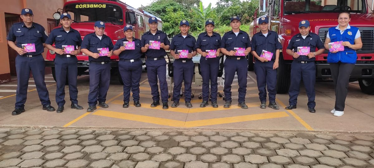 RedComElAyote's tweet photo. #Actulaidad 📍Charla con personal de la estación de Bomberos Juan Pablo López González de #ElAyote en pro de la Divulgación de la Cartilla Mujer, Derechos, Leyes y Mecanismos de Denuncia para la Prevención de Femicidios.
#Mifamilia 
#PatriaBenditayLibre https://t.co/3RQ7kSz1sH