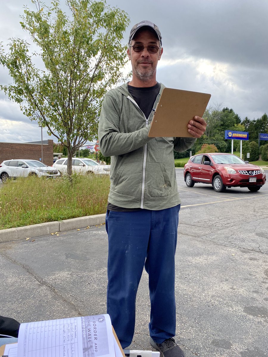 ElizabethWirth7's tweet photo. Voters in Ozaukee County are anxious to sign petitions to Stop Inflation, Support American Energy, Secure the Border/Finish the Wall, and Protect the 2nd Amendment.🇺🇸 #LeadRight https://t.co/RAV1xmE940