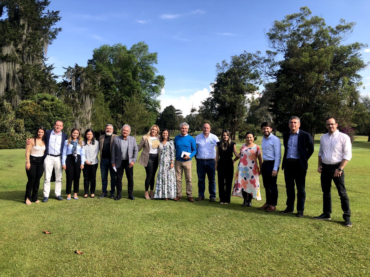 CEOCorporacion's tweet photo. "Son ellos, nuestros voceros ante el Gobierno Nacional para continuar el desarrollo territorial y desde CEO acompañamos estos procesos de diálogo y construcción colectiva” @cgota18 Directora ejecutiva.
#SomosCEO
#EmpresasConscientes https://t.co/lgCsvjcYeD