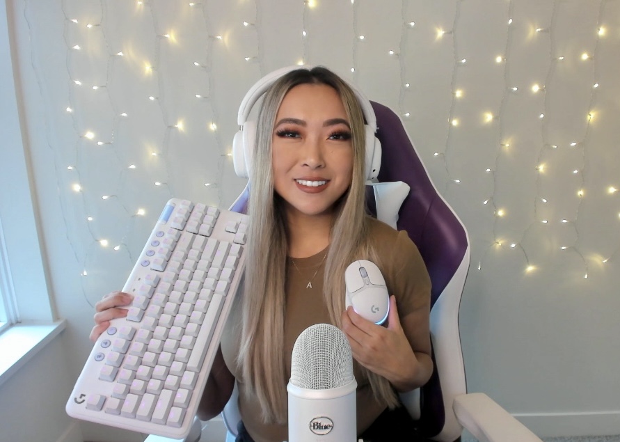 Doctor_Ashley's tweet photo. LOOK AT HOW CUTE THE @LogitechG AURORA COLLECTION IS ☁️💕

TYSM for making my gaming setup dreams come true 🥲 Little high school Ashley never could have imagined having a gaming setup as perfect as this one 🙏🏽
#SponsoredByEA https://t.co/oE47zT0HL0