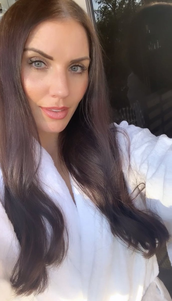leannablackhawk's tweet photo. Learning and laughing all day with friends. The kind of work day I like. The company you keep!๐ค๐ธ #wellthy #RebelCon2022 @petenajarian @jonnajarian @fundstrat @BrynTalkington @MarketRebels @MattMonte99 @chrisjreichel ๐๐ผ #investing #investors https://t.co/lgUmeZcLwx