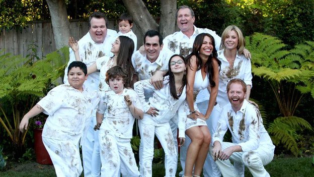 PopCrave's tweet photo. 13 years ago today, ‘Modern Family’ premiered on ABC. https://t.co/TnMftEprxb