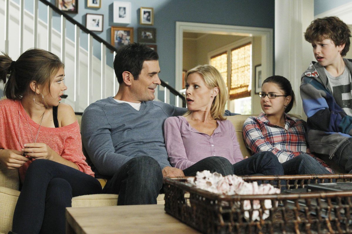 PopCrave's tweet photo. 13 years ago today, ‘Modern Family’ premiered on ABC. https://t.co/TnMftEprxb