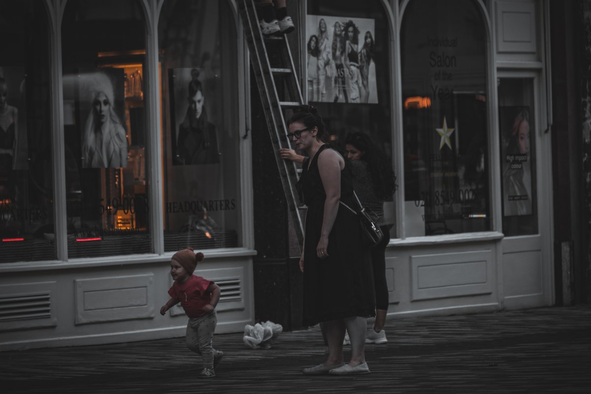 A little escape 2 #streetphotography #photography #photooftheday #photo #travelphotography #streetstyle #photographer #photoshoot #escape #kingston #people #portrait #portraitphotography #portraits #streetphotographer #PortraitChallenge #portrait #canon #85mm #sunset #kids