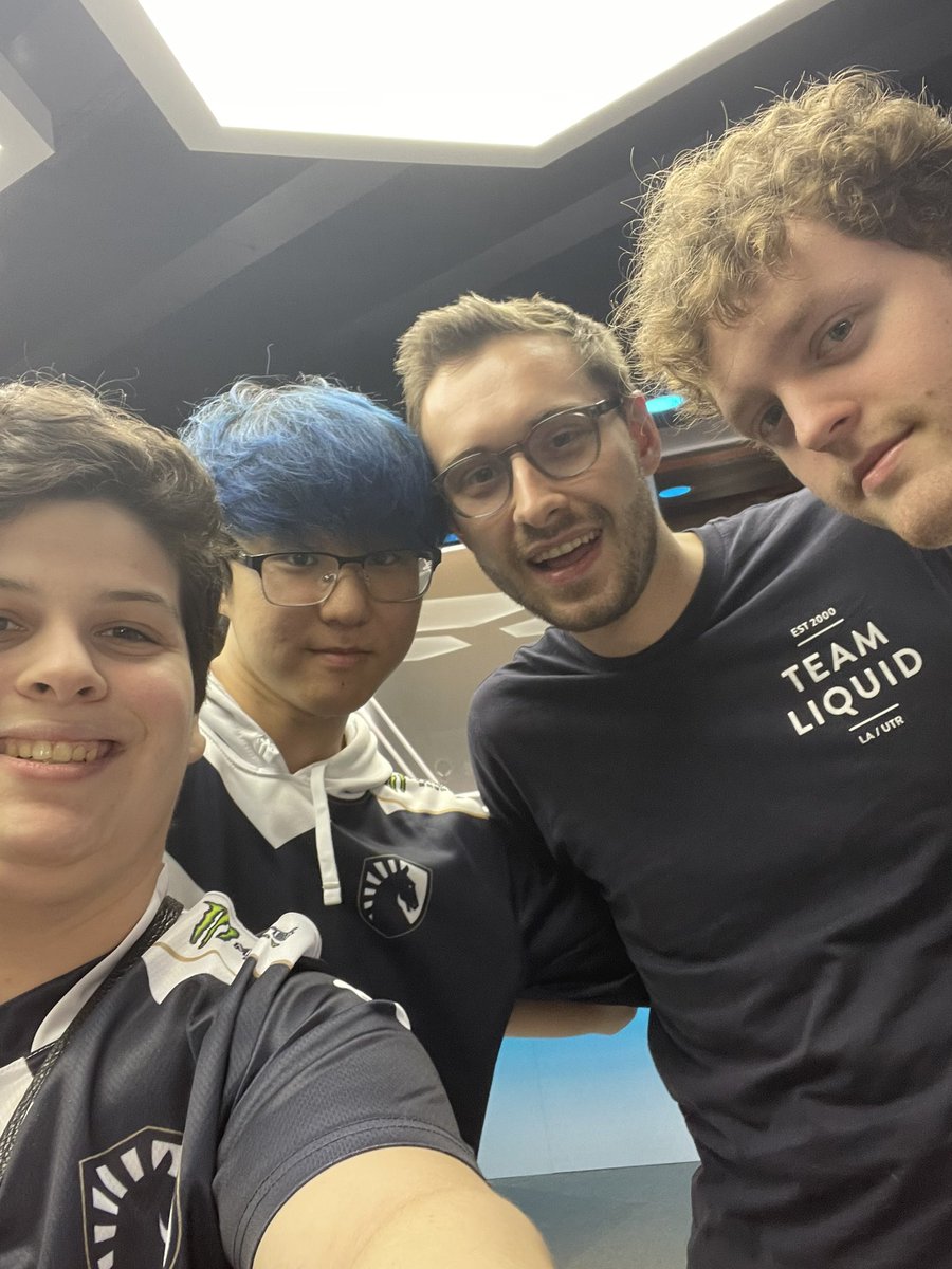 runefps's tweet photo. Met some famoose people. Was great meeting you guys! @TeamLiquidLoL @Yeon7lol @bradleyyylol @Bjergsen https://t.co/7RRyg5MnM6