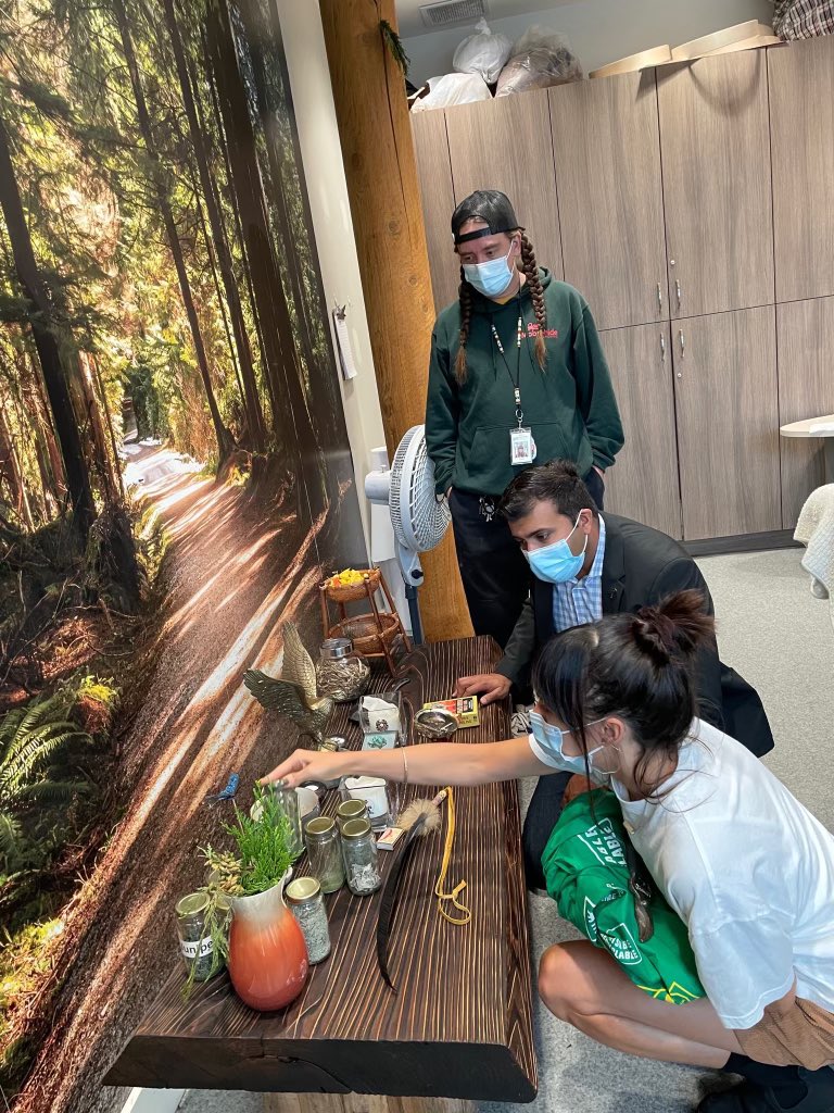 Last week I visited <a href="/KilalaLelum/">kílala lelum</a>’s Mobile Health Clinic in the DT Eastside. Partnering with <a href="/TELUS/">TELUS</a>, they're providing Indigenous Elder-led cultural care, medical treatment &amp; mental health care to vulnerable residents. Thank you for providing critical care to those most in need.