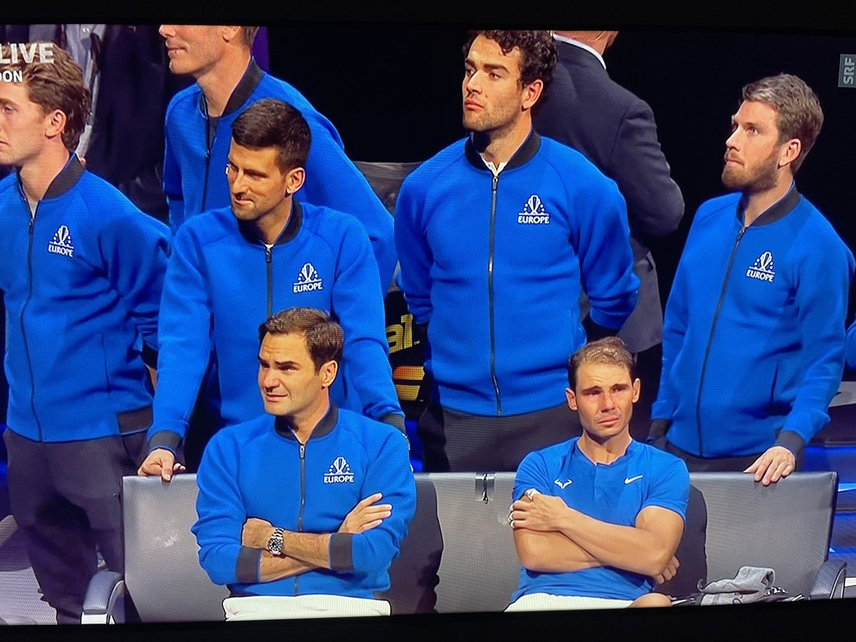 Sportgeschichte… Emotionaler Abend… Grosse Persönlichkeiten auf und neben dem Platz. Das Mitfiebern werde ich vermissen. Gratulation zu einer fabelhaften und unbeschreiblichen Karriere! <a href="/rogerfederer/">Roger Federer</a>