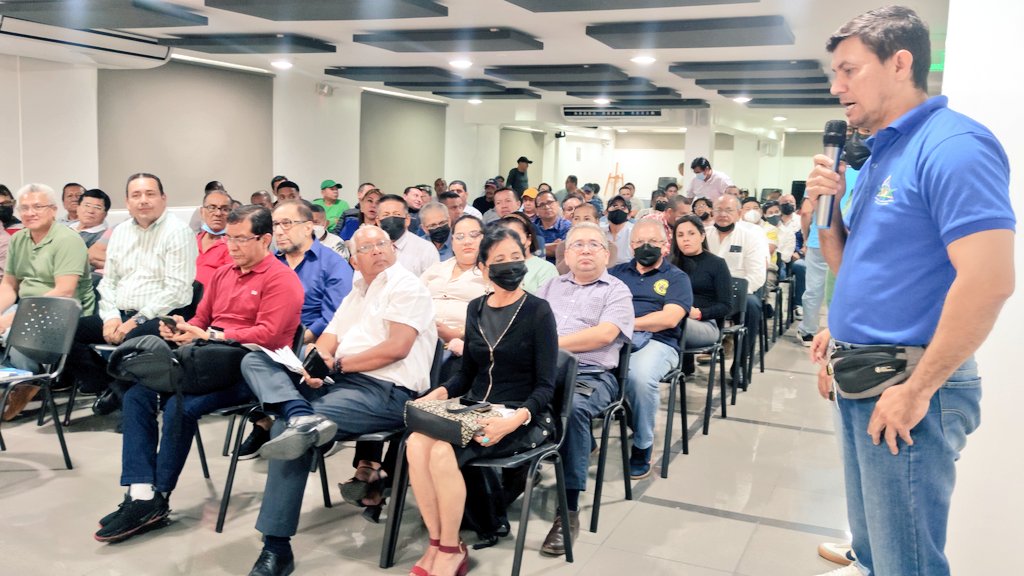 ComiteCNELEP's tweet image. Con la convicción de que la unidad y la lucha es nuestro camino hoy  la dirigencia del @ComiteCNELEP y Comité @Jubilados_CNEL resolvió ejecutar las acciones necesarias frente a la afectación a los derechos de trabajadores y jubilados por parte del Gerente Gral. Ing.Antonio Icaza