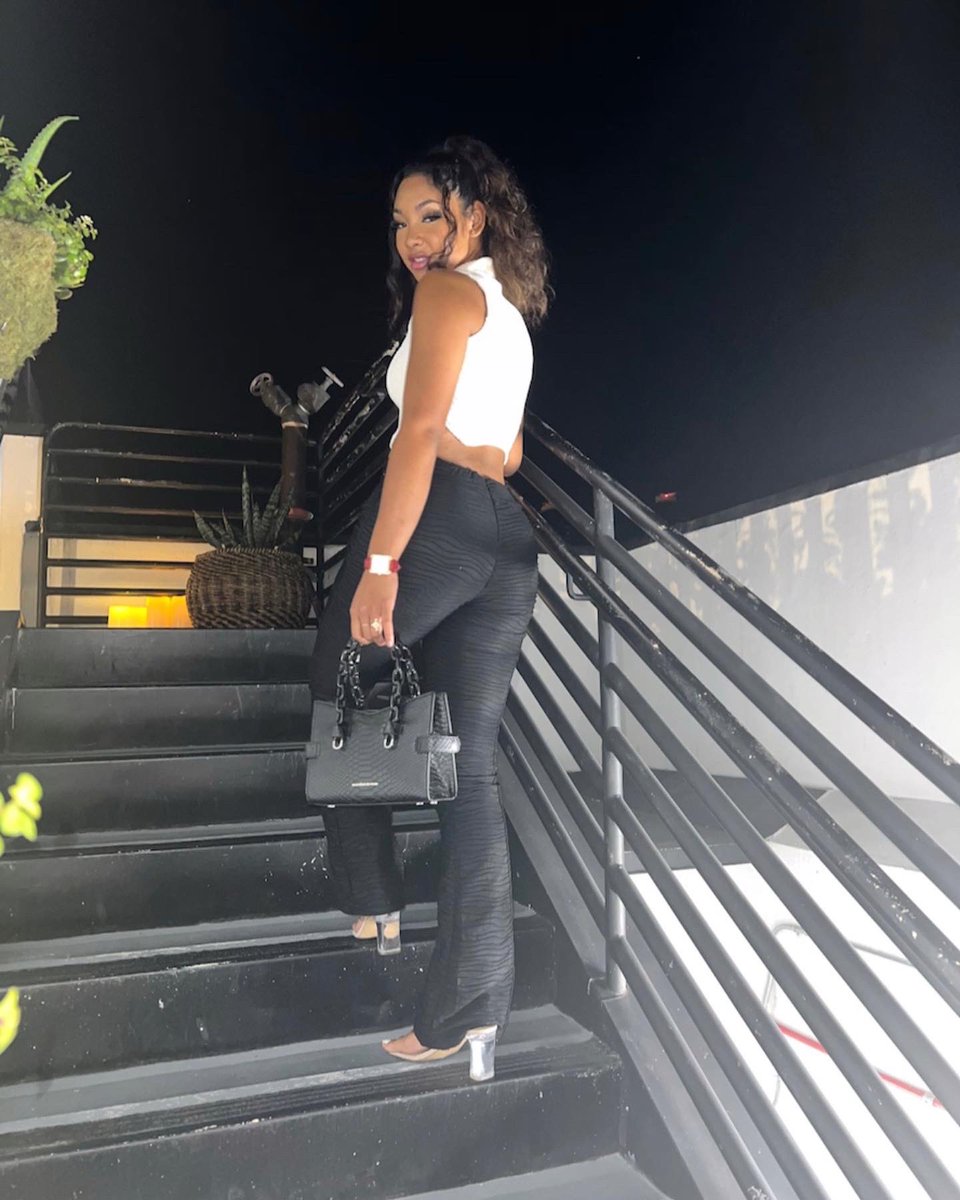 flomighty's tweet image. Queen of the night 🤍