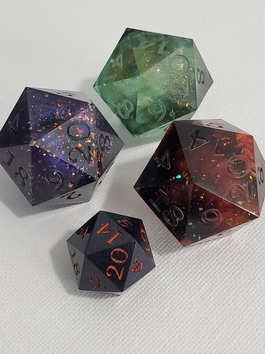 CritCandyDice's tweet photo. Been working on some chonks now that I finally figured out my Big Mold. These things are quite fun to make. https://t.co/6OCLhhvGrL