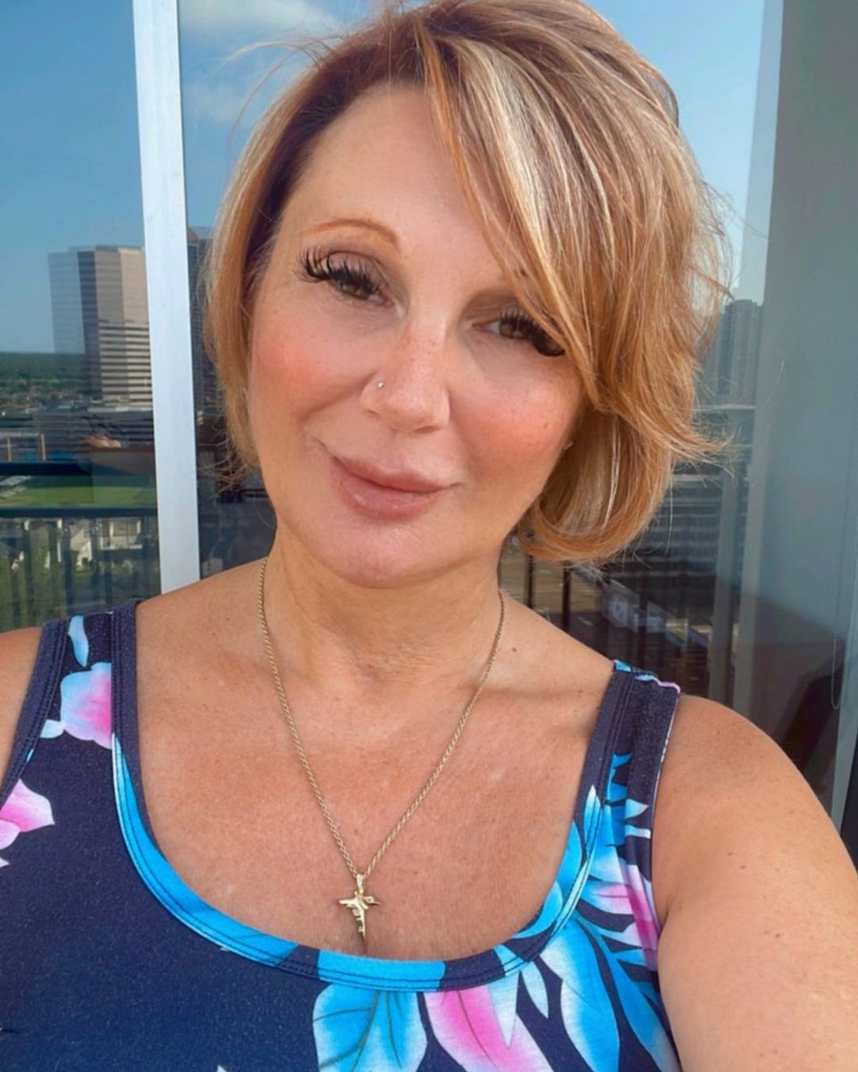 iacynthiaacosta's tweet photo. If your lipstick costs $48 you can’t afford to be kissing regret… (Or anything else if you ask me)
#nolimits #thegirlcantrade
#redhead #nft #crypto #houston #orlando #redheadsofinstagram
#theforexqueen
#bossupnetwork
#prettybold #prettyboldpodcast
#houston #houstonpodcast #rhwoh https://t.co/jB7yd3Jsfx