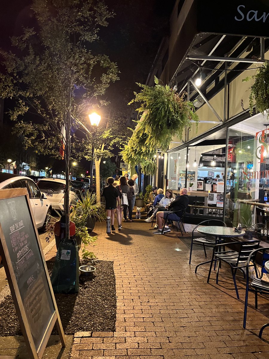 revmahoney's tweet photo. An incredibly beautiful early fall night in downtown Fredericksburg, Virginia. #FallRocks #ImFalling https://t.co/zwTzBvSpUj