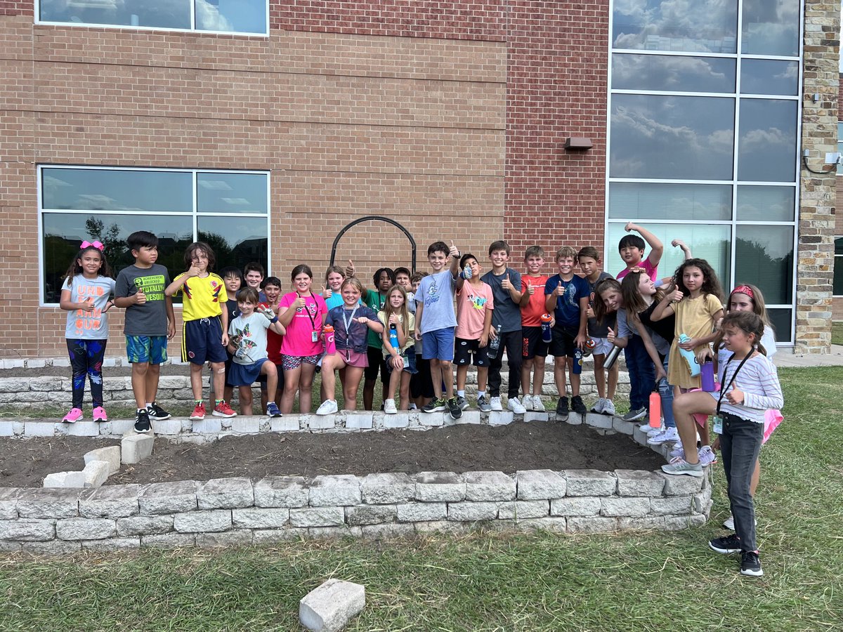 Mrs. Redmon tweet media