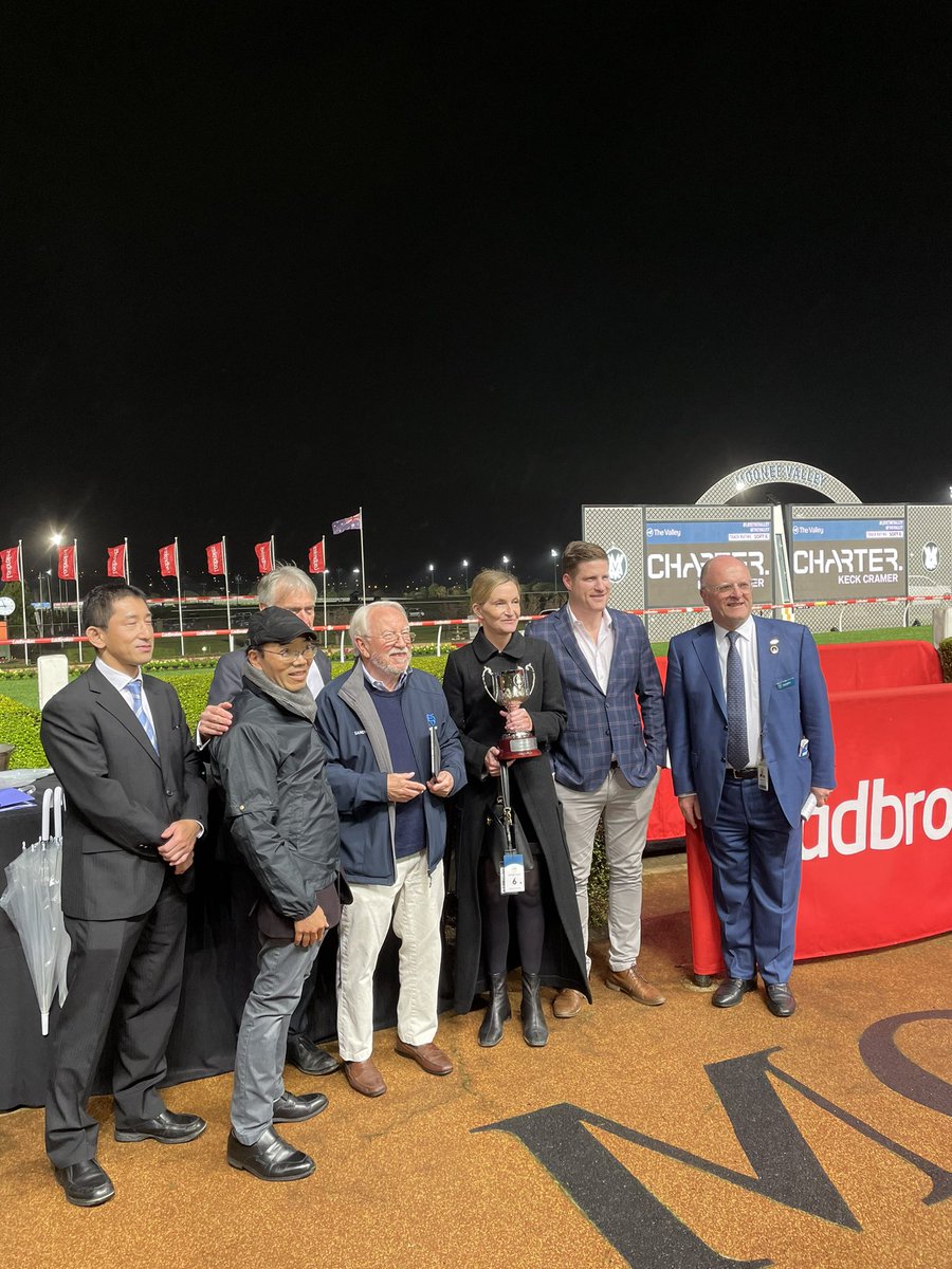 1000giggles's tweet photo. #OutstandingNight of #ThoroughbredEntertainment & Orsum vibe&buzz @TheValley Congrats to all winning #OwnersConnections #G1 #MoirStakes @SwettenhamStud #OwnersLounge Many thx as always to sponsors members patrons & staff #OwnersAmbassador 🫶💙👌🐎 #LoveTheValley @springcarnival https://t.co/XZBSG8dj7Q
