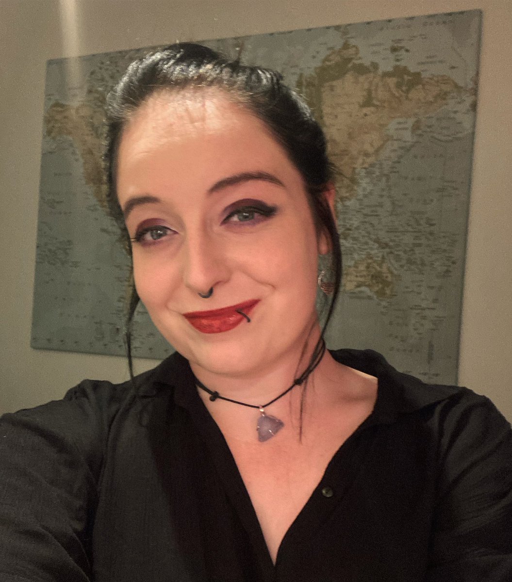 EJKmusic's tweet photo. Thought I’d make my face less of a rare occurrence on my page.    

#selfie #ejkempson #alternative #ejkempson #alternativelook #selfies #alternativevibe #womenmetalheads #alternativewomen #doyouwearblack #maps #worldmap #map #worldmaps https://t.co/eYzcKi0zGS