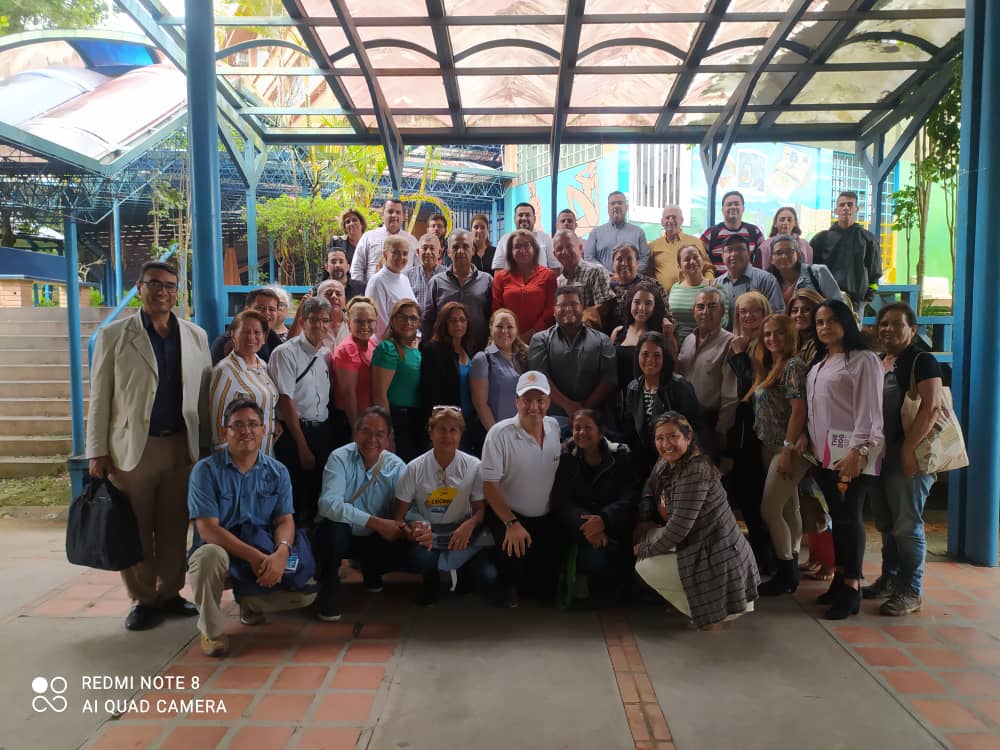 ocastrotachira's tweet photo. Excelente comienzo de la 2sa cohorte del diplomado de política y ciudadanía auspiciado por @AcEspaciocivil y @MujerCiudadania,

En pro de formar políticos responsables y cultivados como los necesita nuestro Estado #Táchira y #Venezuela.

Gracias Dr. Berro por tan magistral clase. https://t.co/t32mdoGWB8