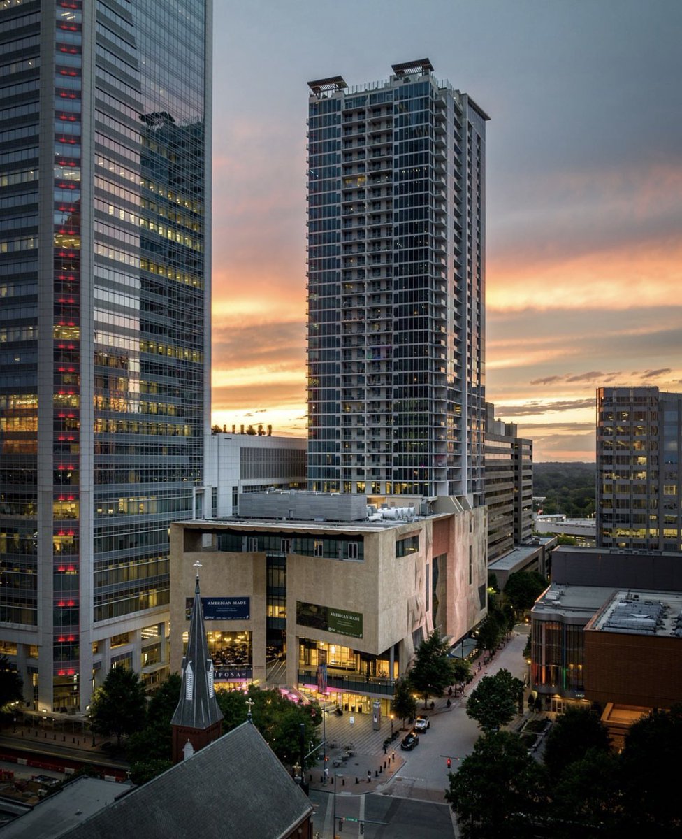 CLTGuide's tweet photo. Have a GREAT weekend Charlotte โ๏ธ
๐ธ @MylesGelbach via #CLTGuide https://t.co/AFAm1WpY3H