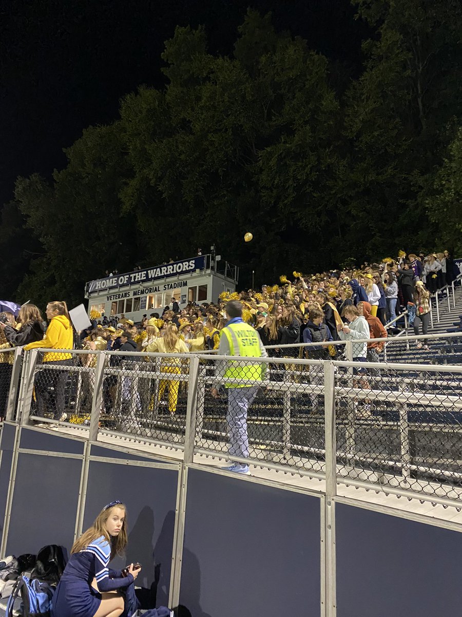 WiltonAthletics's tweet photo. Peter Reyes 47yrd TD run puts the Warriors up 14-0 with 11:12 left in the 3rd qt.

#W1LTON l @circleofcarect https://t.co/cYrUeZrXAn