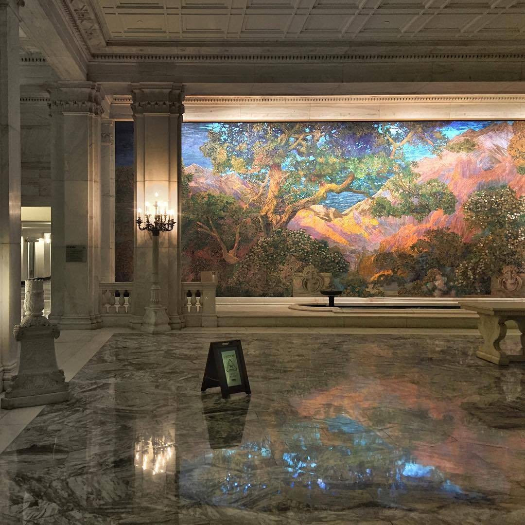 AcademiaAesthe1's tweet photo. Maxfield Parrish glass mosaic, Philadelphia, PA https://t.co/LpkfYD0ZKj