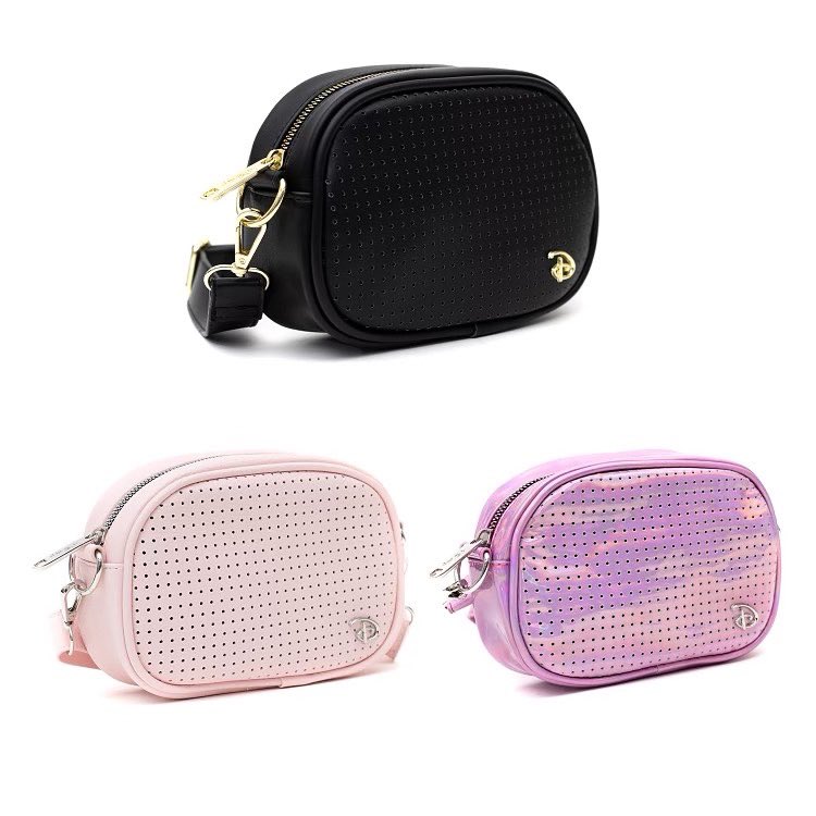 BuckleDownInc's tweet photo. ✨ Three brand new bags!!!
✨ Three different ways to wear them!!!

🌴 Our exclusive with @thepinkalamode pin bags are available in holographic pink, light pink and black. 

💖These are the ultimate pin trading bags perfect for adults and kiddos!

https://t.co/uxDGTQ7rIa https://t.co/kIud5lfklt