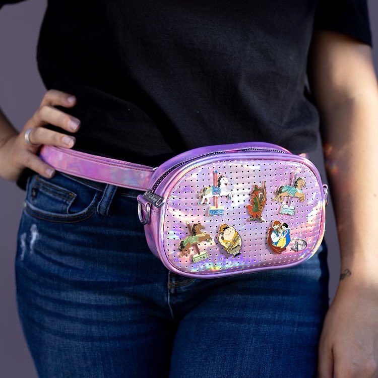 BuckleDownInc's tweet photo. ✨ Three brand new bags!!!
✨ Three different ways to wear them!!!

🌴 Our exclusive with @thepinkalamode pin bags are available in holographic pink, light pink and black. 

💖These are the ultimate pin trading bags perfect for adults and kiddos!

https://t.co/uxDGTQ7rIa https://t.co/kIud5lfklt