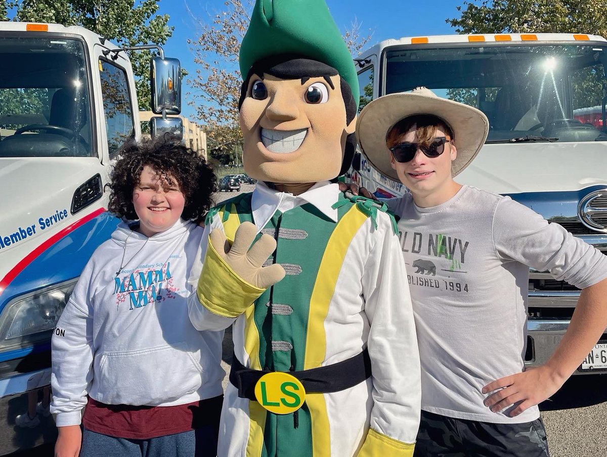 katrysings's tweet photo. @SecordPatriots are ready to MAKE SOME NOISE tomorrow at the Grape and Wine parade! Come and cheer us on 📣 @dsbn https://t.co/iFxBkQHCrz