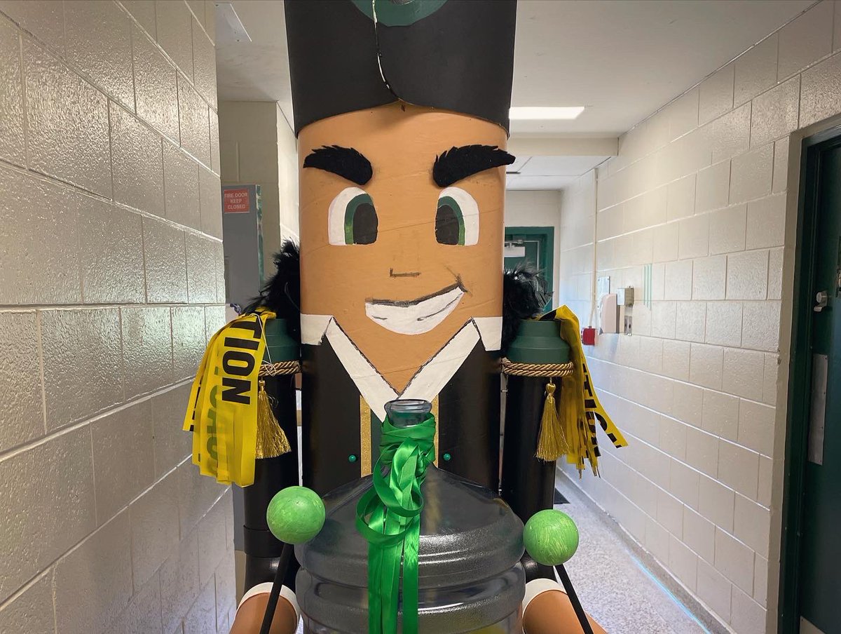 katrysings's tweet photo. @SecordPatriots are ready to MAKE SOME NOISE tomorrow at the Grape and Wine parade! Come and cheer us on 📣 @dsbn https://t.co/iFxBkQHCrz