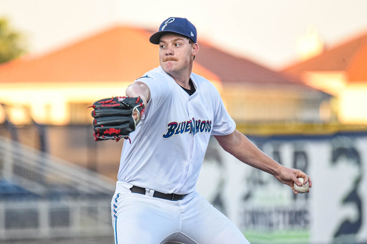DOMINANT DAX.

6.0 IP, 1 H, 0 R, 13 K