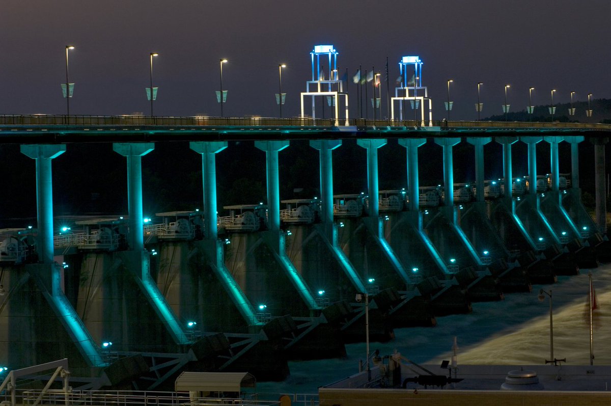Tonight until Sunday, we light our bridges 🗽teal to bring awareness to #OvarianCancer!

#TealLightNight #awareness #Arkansas #bridges #rivermarket #riverlights #LittleRock #AROvarianCancerCoalition