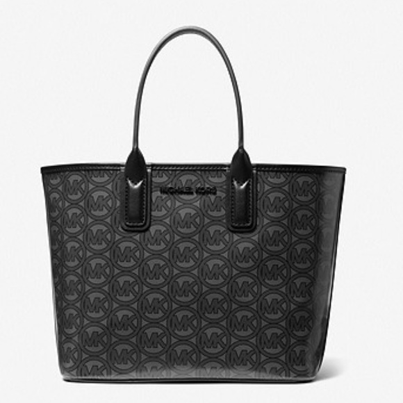 snipsnipchick's tweet image. So good I had to share! Check out all the items I&apos;m loving on @Poshmarkapp from @BrownEarlisha #poshmark #fashion #style #shopmycloset #michaelmichaelkors #luckybrand #nobrandnotsure: posh.mk/T9ghIsxpztb