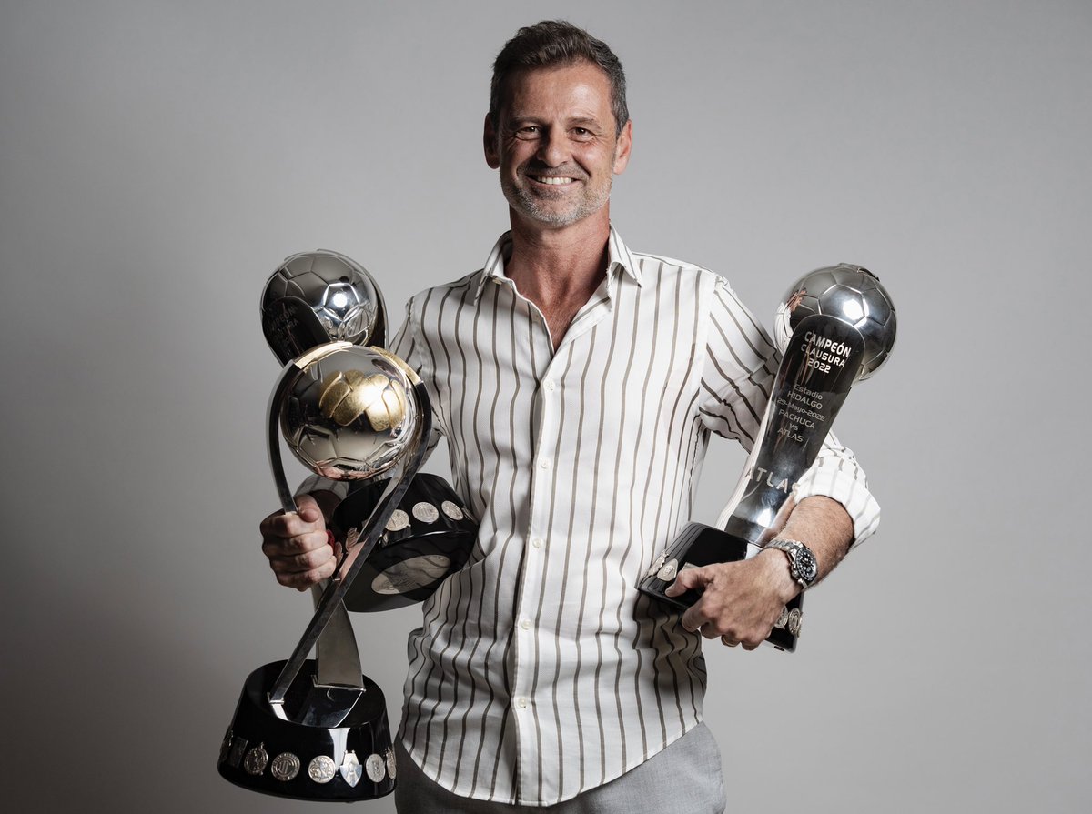AtlasFC's tweet photo. "Esto no se explica, se siente": Diego Cocca 

#GraciasDiego ❤️🖤 https://t.co/VAKja7g5fY