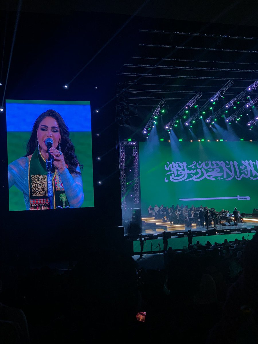 ليّله طرب 🤍🎻.