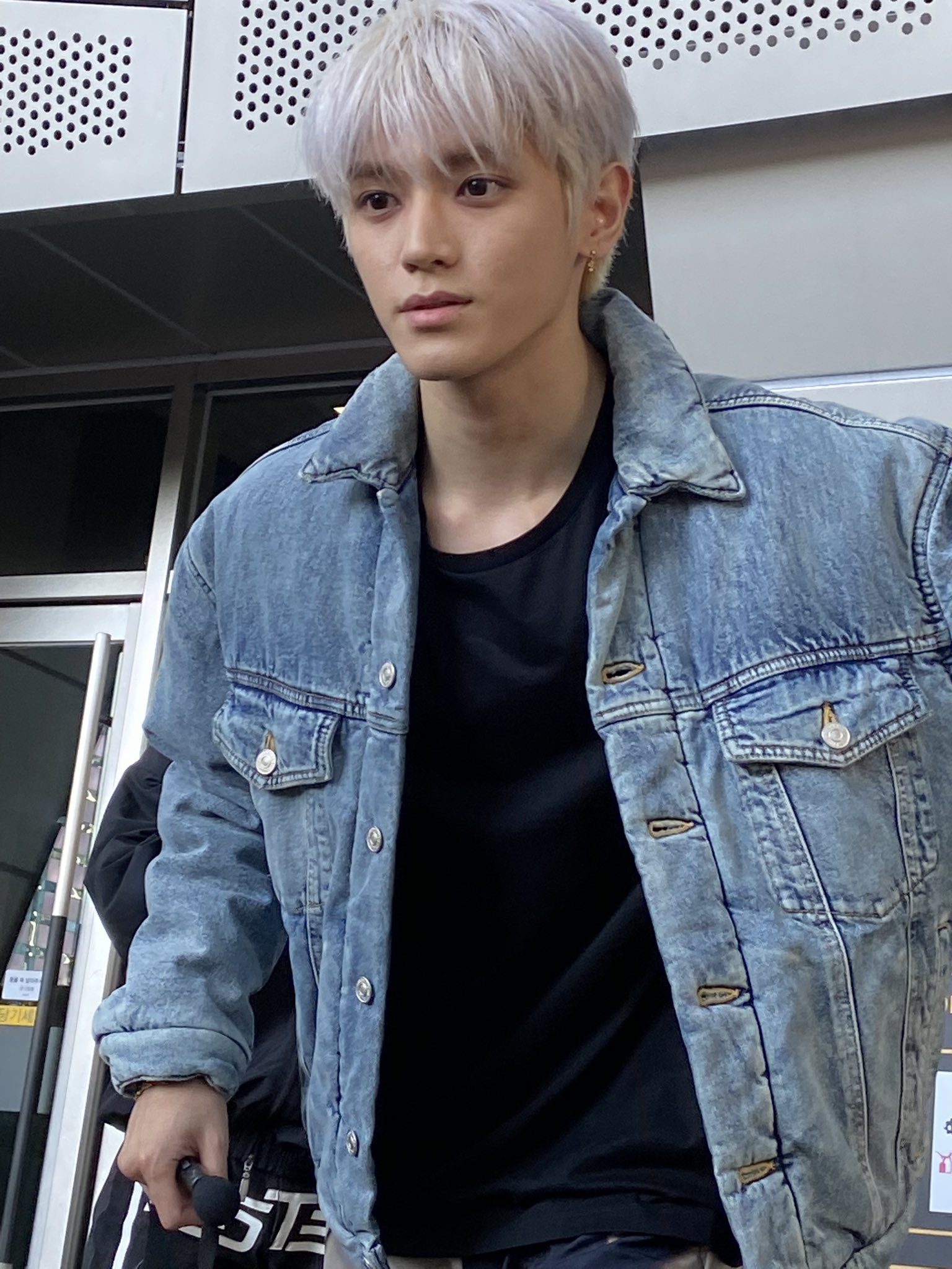 vics-on-twitter-taeyong-really-looks-like-this-in-real-life-https-t