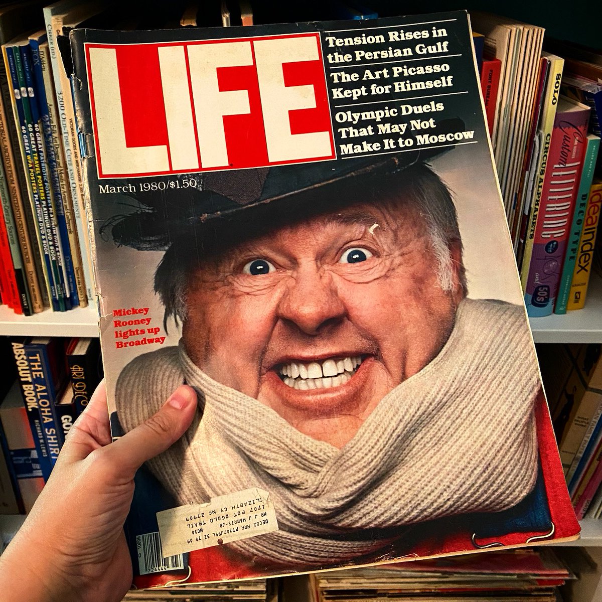 Remembering #MickeyRooney on his birthday.

In a 9-decade film & stage career, Rooney had one of his biggest successes in the #Broadway show #SugarBabies opposite #AnnMiller. I found this issue of LIFE promoting the show while antiquing last year.

#TCMParty #BOTD #BornOnThisDay