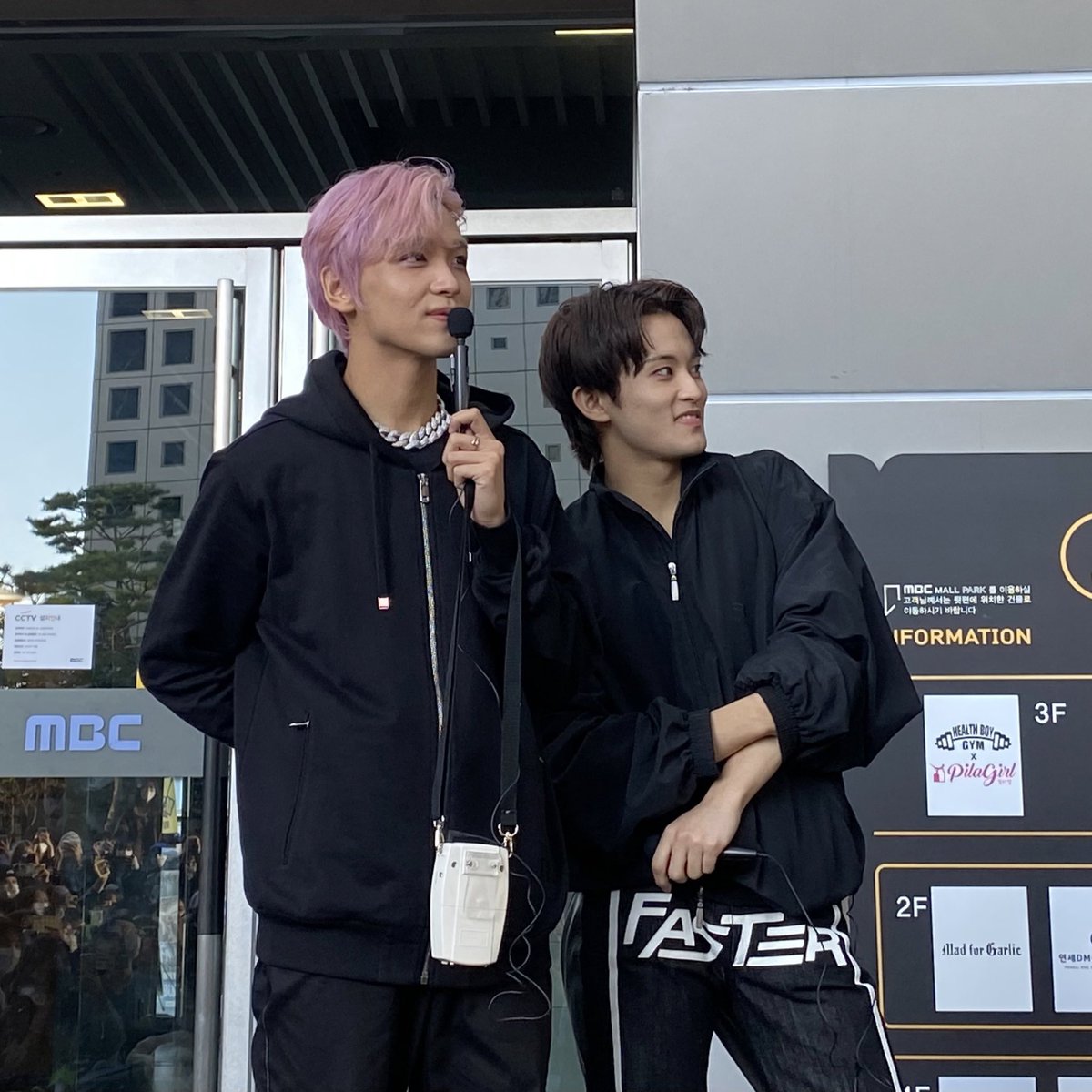 MARKHYUCKARCHIV's tweet photo. good morning to these two! https://t.co/2obD4gkiqQ