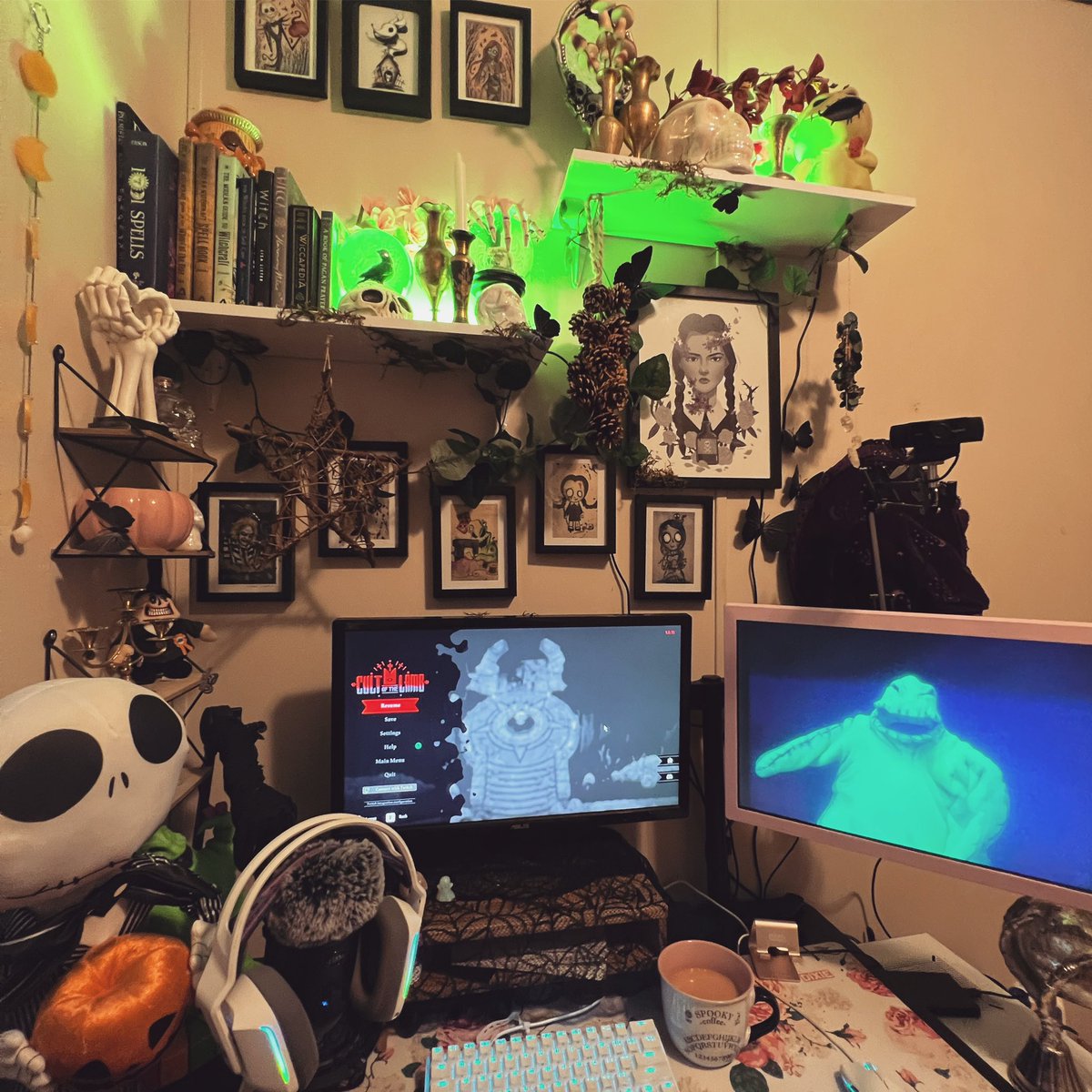 Moonemis's tweet photo. My #GamingSetup 😍
So happy with it! 🎃

#spookycore #cottagecore #nightmarebeforechristmas https://t.co/XVwa2AjPZp