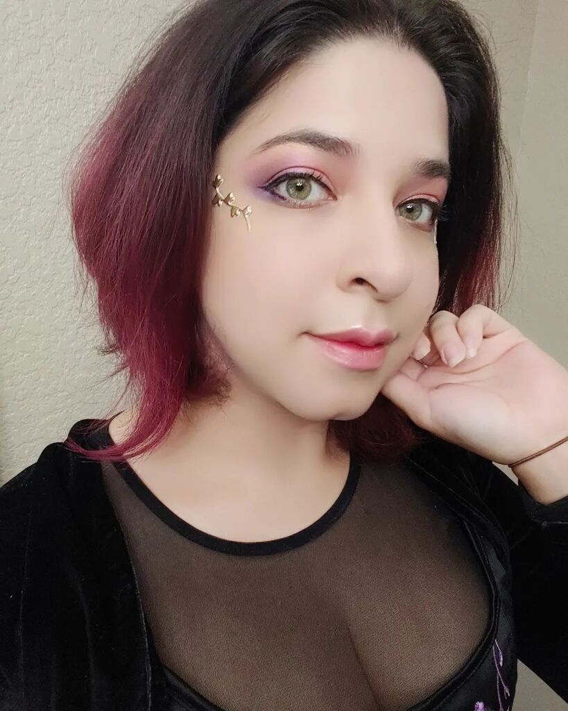 RemyReplay's tweet photo. A closer look on the make up for the day.(เฅโขแดโขเฅโ)
#mua #sunseteyeshadow #gradientmakeup #streamer #fancy https://t.co/wzlGRKClqx https://t.co/vux94ZoGcz