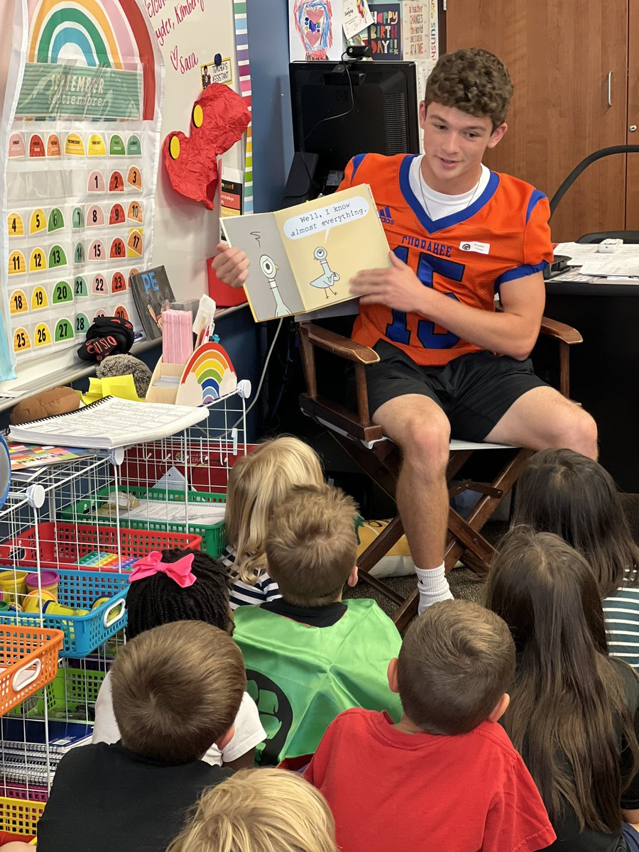 MrsSurawski's tweet photo. Thank you Grand Oaks football team for spending their amazing players to come read! @SnyderStallions https://t.co/tC944RrWHu