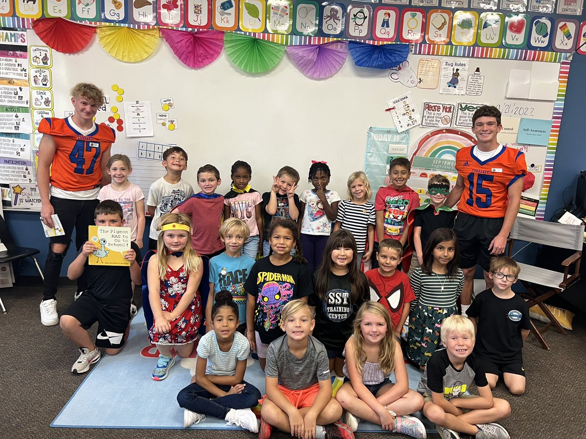 MrsSurawski's tweet photo. Thank you Grand Oaks football team for spending their amazing players to come read! @SnyderStallions https://t.co/tC944RrWHu