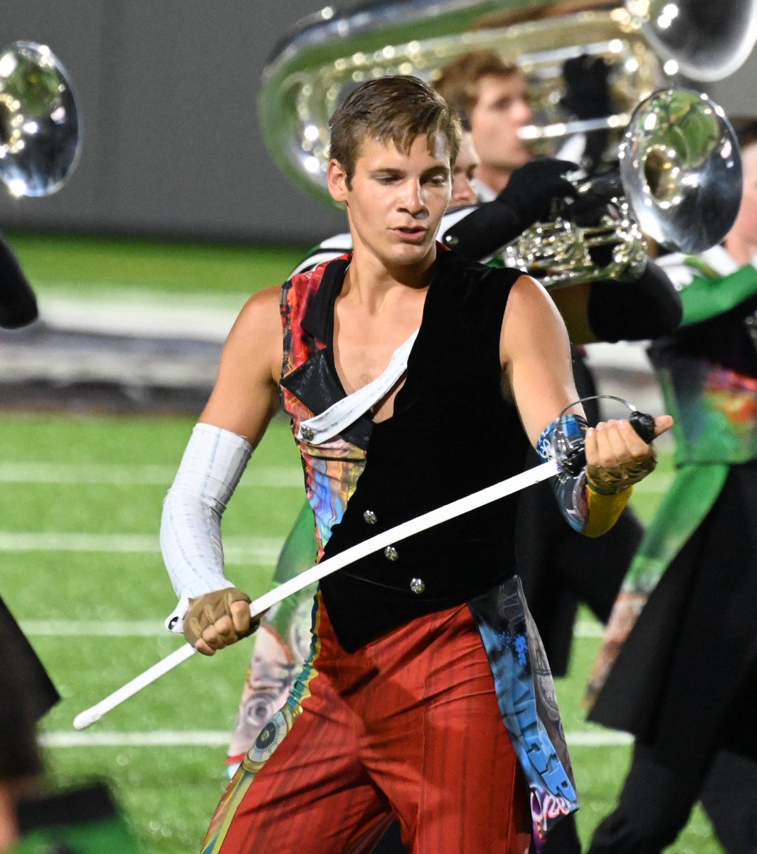AngelaDillaman's tweet photo. Flashback to the best summer ever! @TheCavaliers 💚💚💚 #signofthetimes #nowisthetime https://t.co/V8HNphNrsj