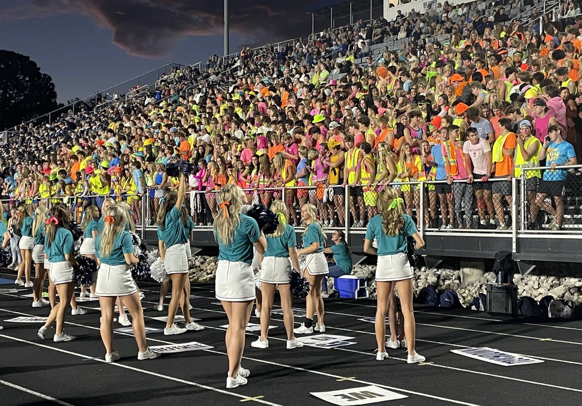 The Best High School Student Section in the United States!  🇺🇸⚓️
Farragut High School 
___
Photo by FHS Assistant Principal Cara Vaughn!
⁦<a href="/caravaughnfhs/">Cara Vaughn</a>⁩ ⁦<a href="/Clabo_Crazies/">Clabo Crazies</a>⁩ ⁦<a href="/prepxtra/">PrepXtra</a>⁩ ⁦<a href="/5StarPreps/">5Star Preps</a>⁩ ⁦<a href="/BartlettJC/">John C Bartlett, EdD</a>⁩