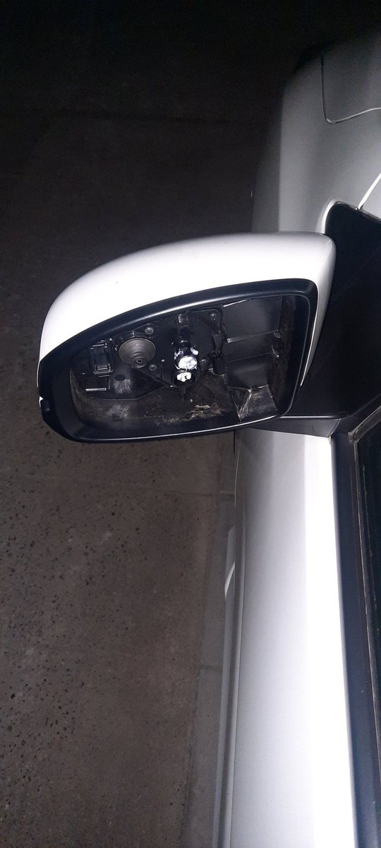 FrancoFuentesR's tweet photo. Tan solo si con la misma fuerza, la  @MuniNunoa aparte de sacar partes por mal estacionamiento se dedicará a la seguridad. 🤦‍♂️
@EmiliaRiosS https://t.co/aEbyhE4uqQ