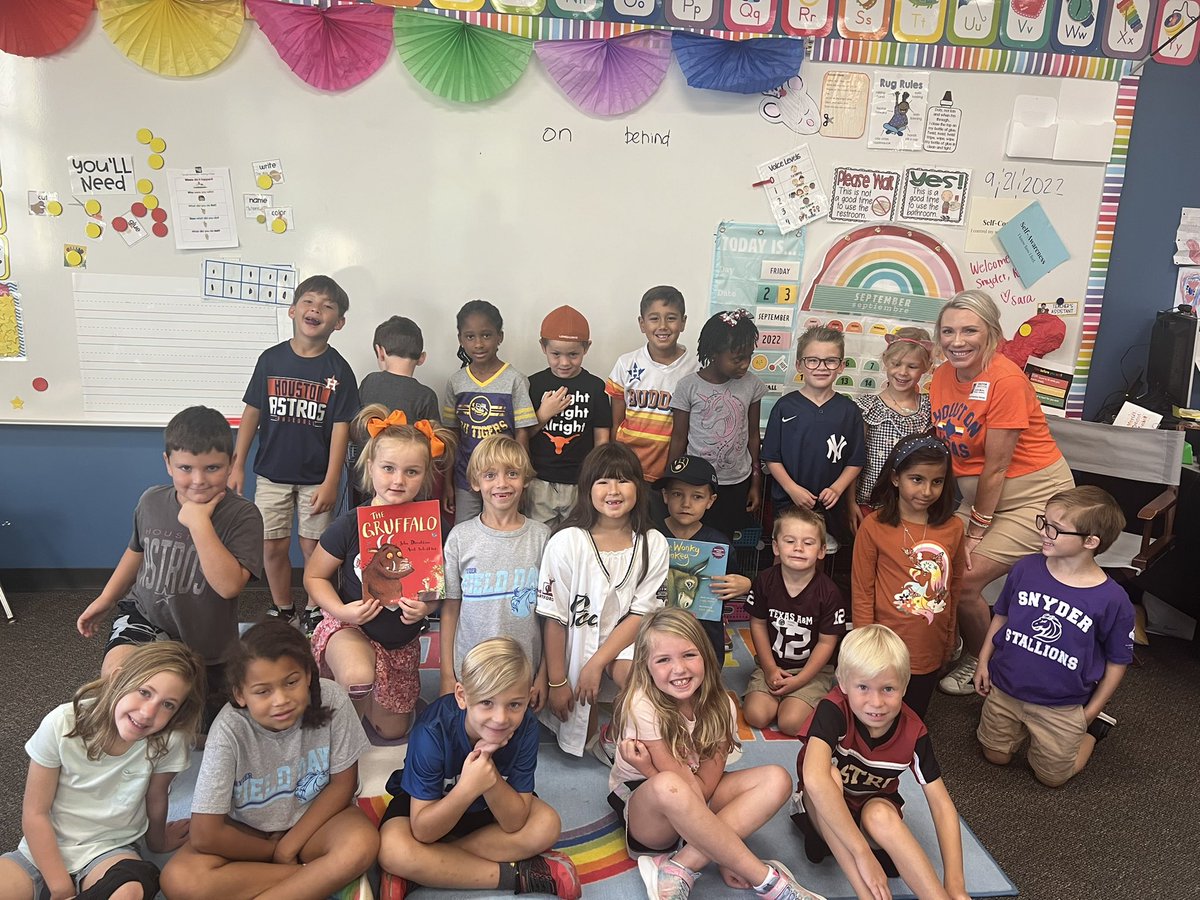 MrsSurawski's tweet photo. We had so many amazing readers come read for Read Across America Week! @SnyderStallions https://t.co/gGokt14GWb